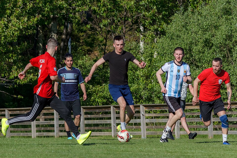 Pizarra táctica de fútbol con fichas magnéticas y marcador borrable.